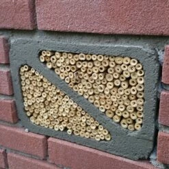 Insektenhotel WoodStone "Salina", Grau -Geflügelbedarf Verkäufe 2024 92056 fassade