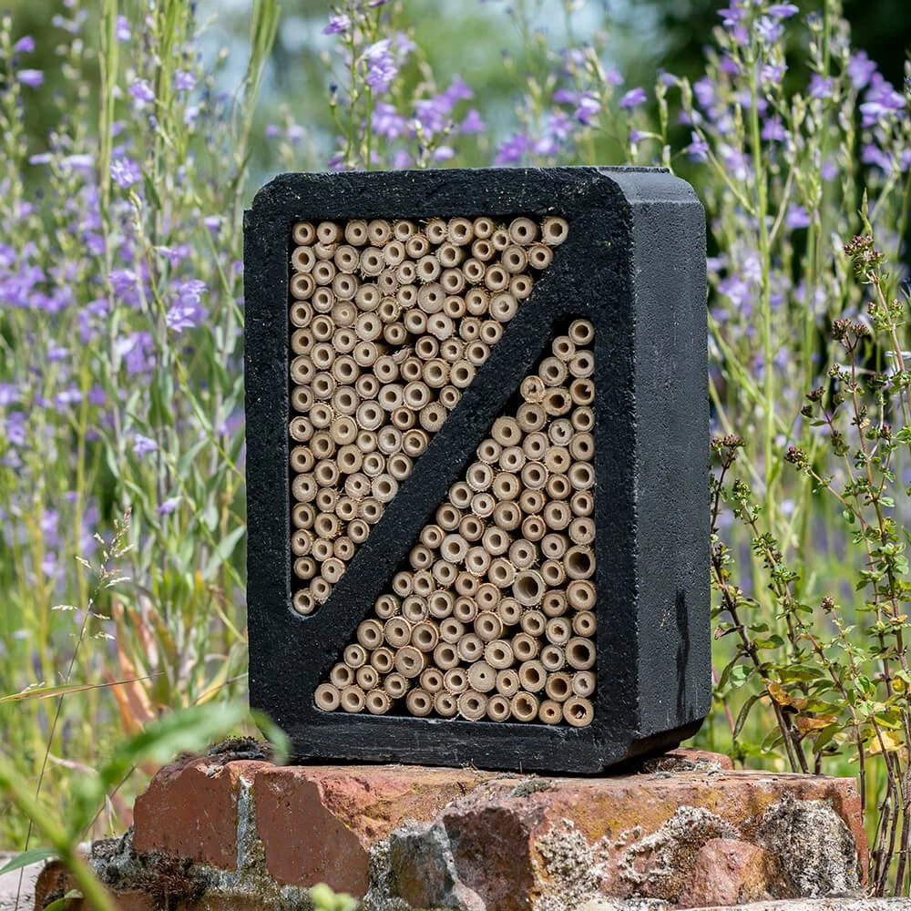 Insektenhotel WoodStone "Salina", Schwarz 3 Insektenhotel WoodStone "Salina", Schwarz